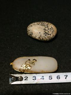 和田玉包金吊坠